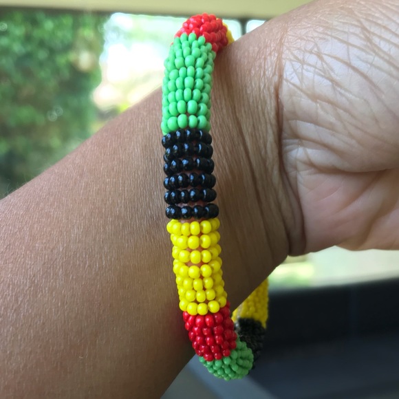 Handmade African Zulu Beaded Bracelet - Picture 3 of 4